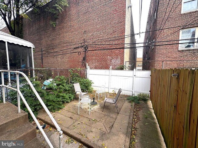 Building Photo - 225 S 49th St