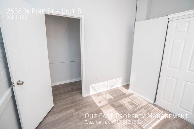 Building Photo - Freshly Renovated 2 Bedroom/1 Bath