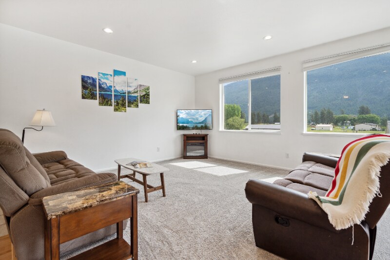 Building Photo - 228 Jensen Rd