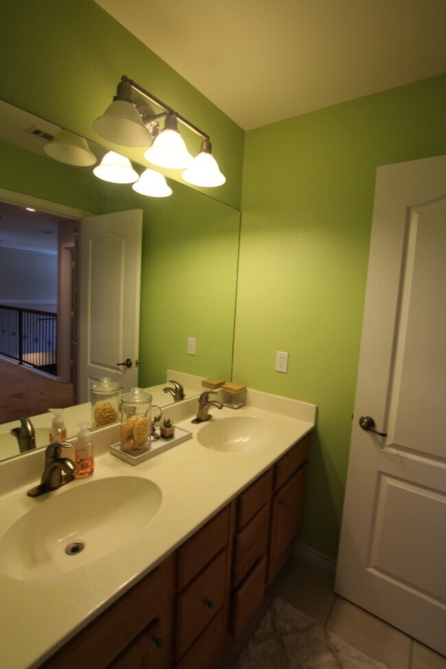 Building Photo - Lease Takeover Opportunity Available: Stun...