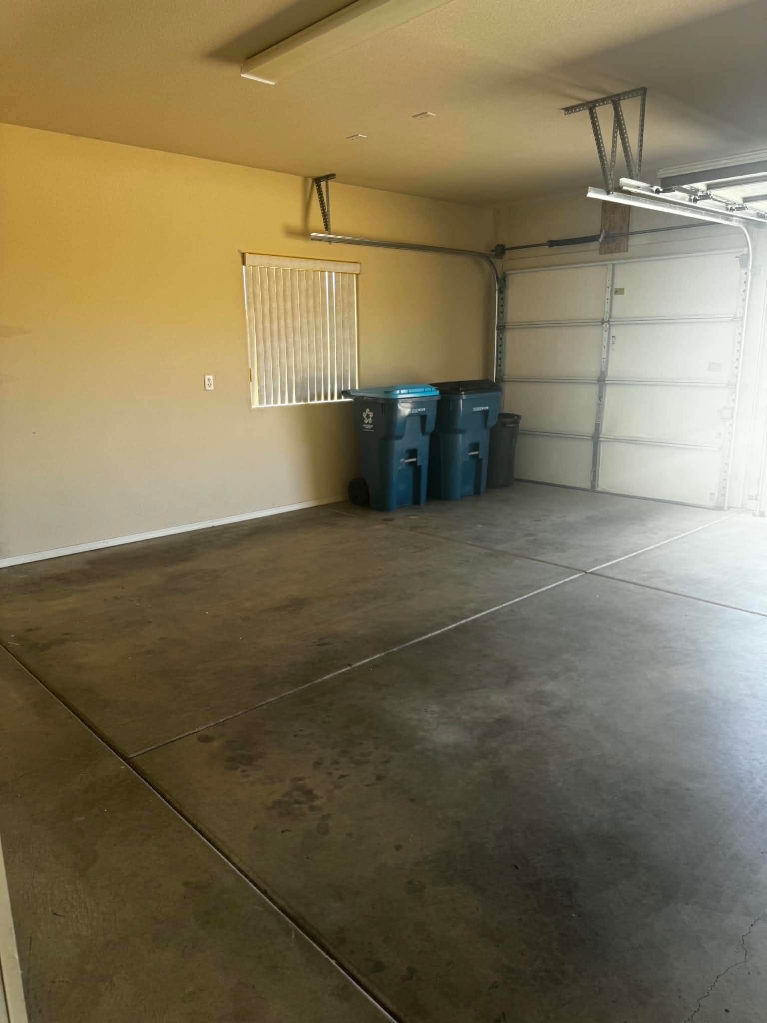 garage - 4579 S Camino del Tejon