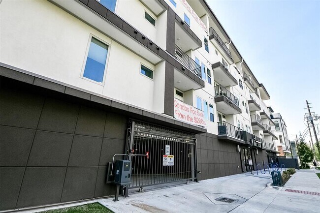 Building Photo - 4819 Caroline St