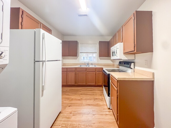 Building Photo - 22 Fox Hill Dr