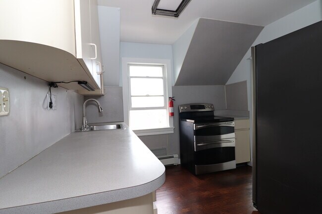 Building Photo - 262 S Ketcham Ave