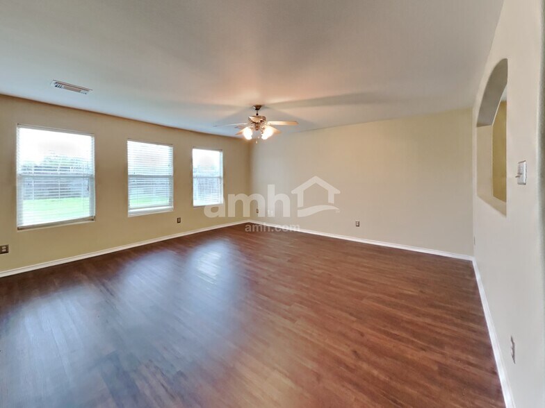 Building Photo - 3803 Dogwood Trl