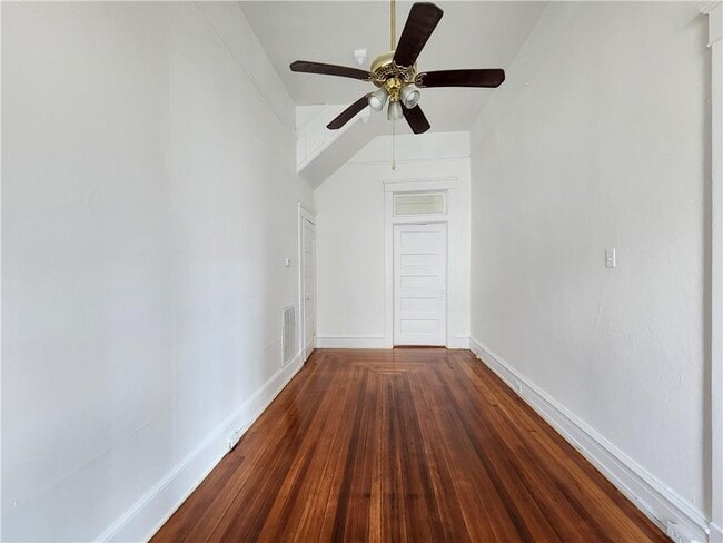 Building Photo - 106 S Bayou St