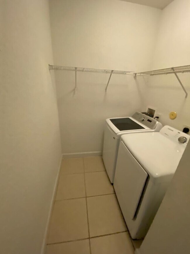 Building Photo - 2208 Shoma Dr