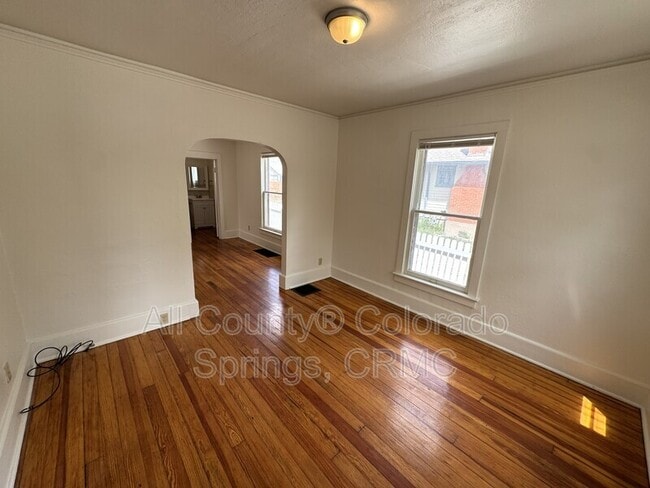 Building Photo - 612 E Del Norte St