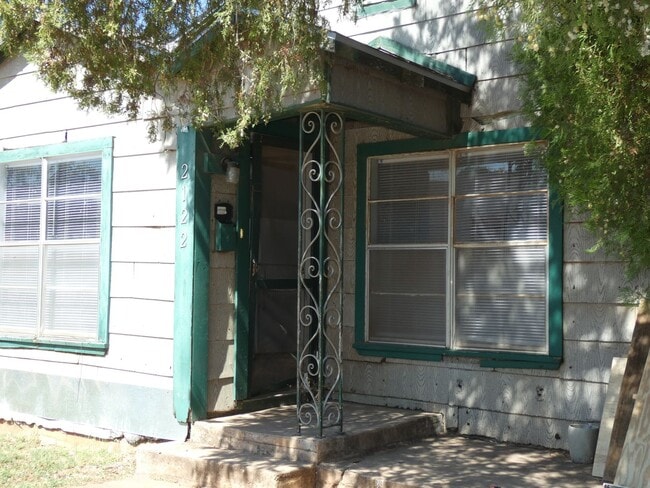 Building Photo - 3 bedroom, 1 bath
