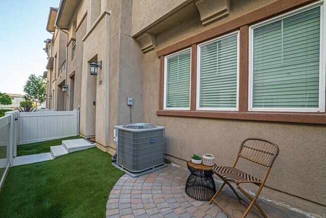 Building Photo - 1585 San Alfonso