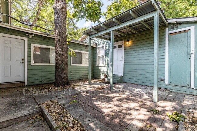 Building Photo - 105 Dewitt St
