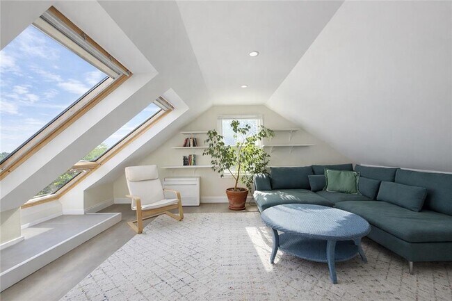 Building Photo - 400 3rd Beach Rd