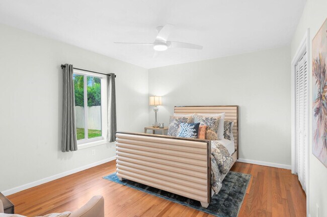 Building Photo - 2317 NE 12th St