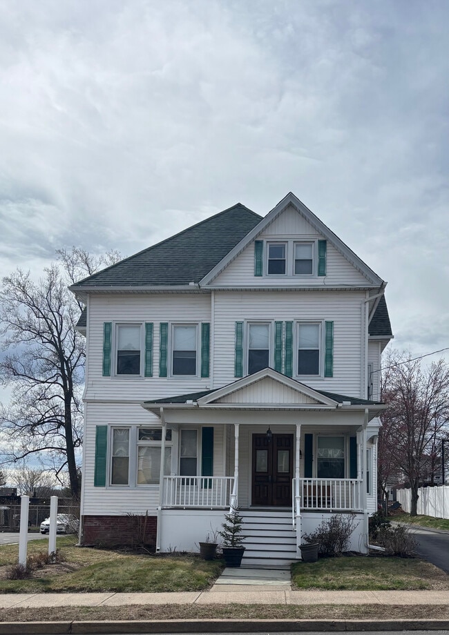 Primary Photo - 26 Hart St