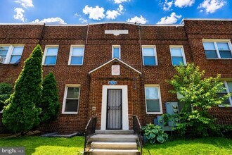 Building Photo - 1633 E Street NE Unit 3