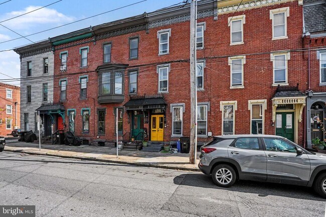 Building Photo - 231 Boas St