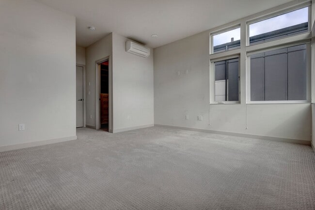 Building Photo - 3bd/3.5ba Seattle Townhome