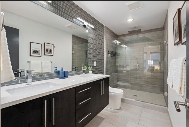 Building Photo - 5915 B California Ave SW-