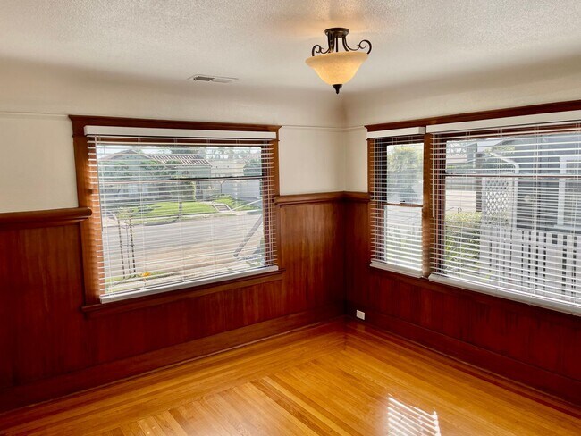 Building Photo - Classic NorthPark Craftsman