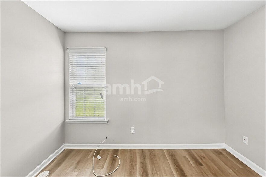 Building Photo - 10116 Hawkeye Dr