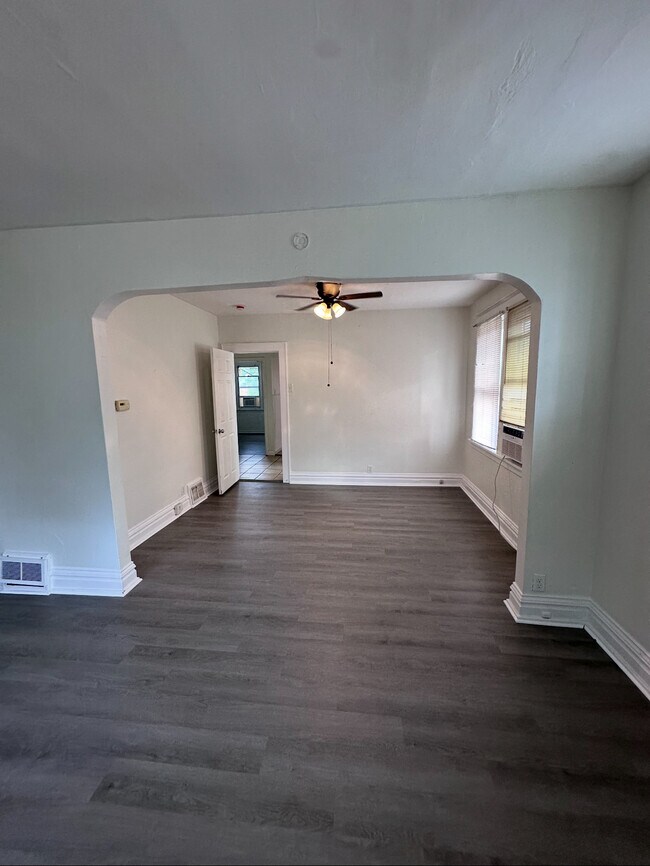 Building Photo - 4914 Alcott Ave