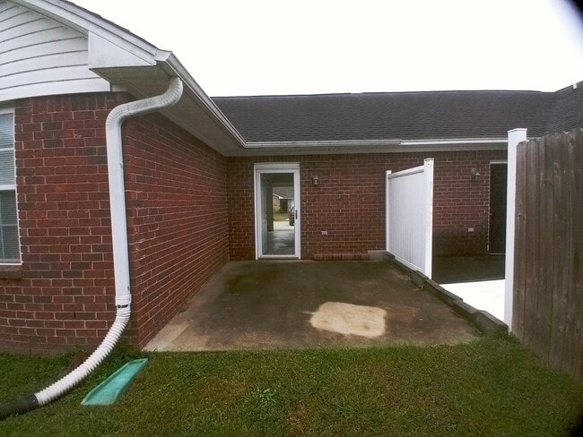 Building Photo - 2212 Dartmouth Dr