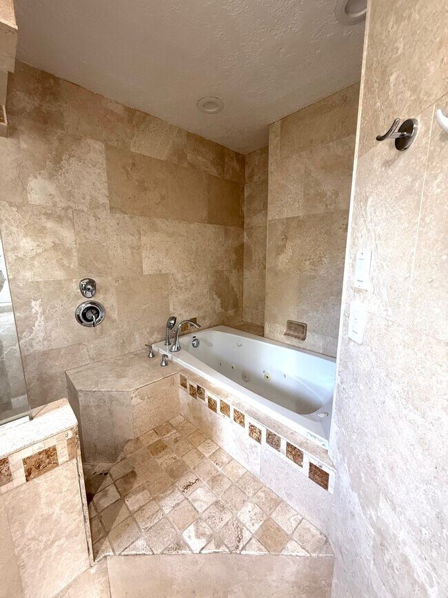 Building Photo - Spacious 3-Bed/2-Bath Home for Rent! Saras...