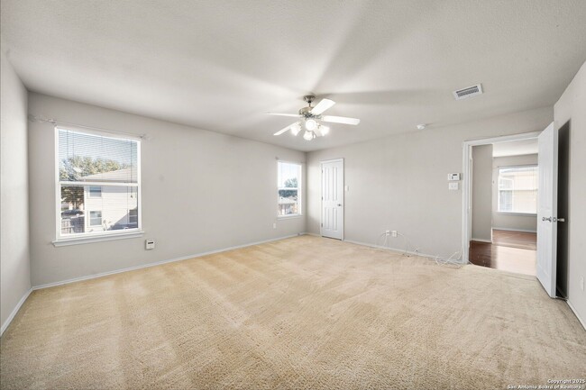 Building Photo - 4 Bedroom 3 Bathroom located in Cibolo Val...