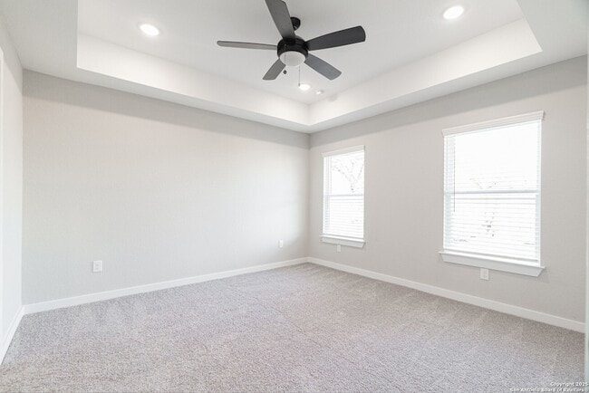 Building Photo - 5815 Tree View St