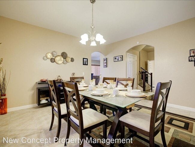 Building Photo - 4 br, 2.5 bath House - 240 West Hershel H ...