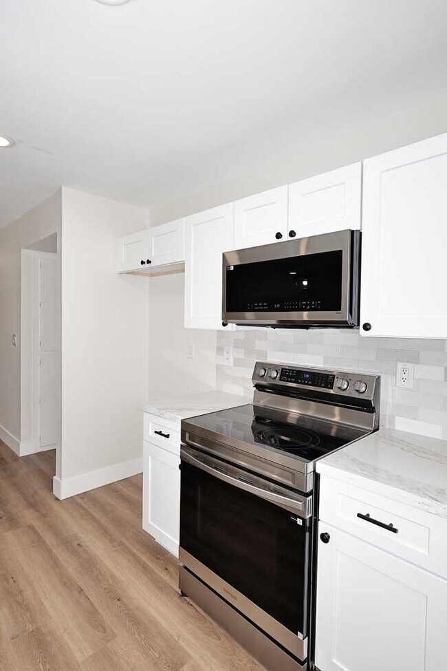 Building Photo - 10537 W La Jolla Dr