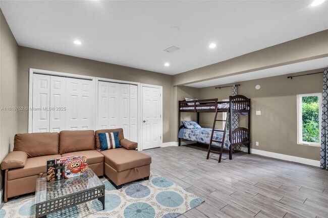 Building Photo - 1540 SE 23rd Ave