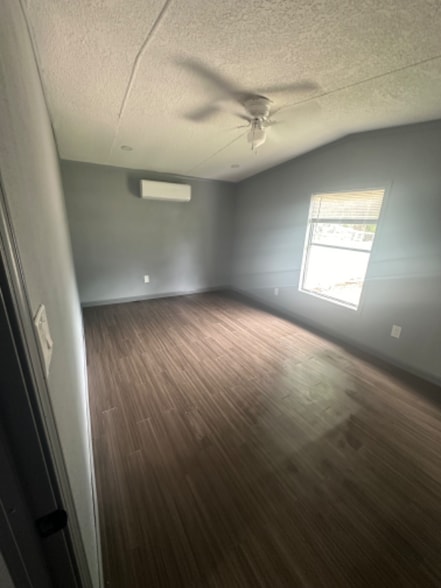 Building Photo - 21575 Russell Dr