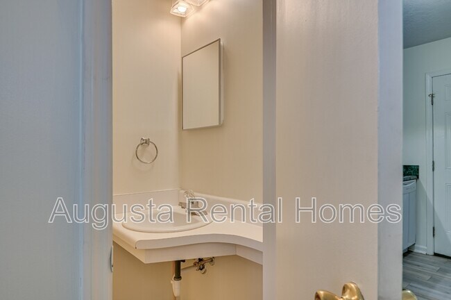 Building Photo - 1402 Arsenal Ave