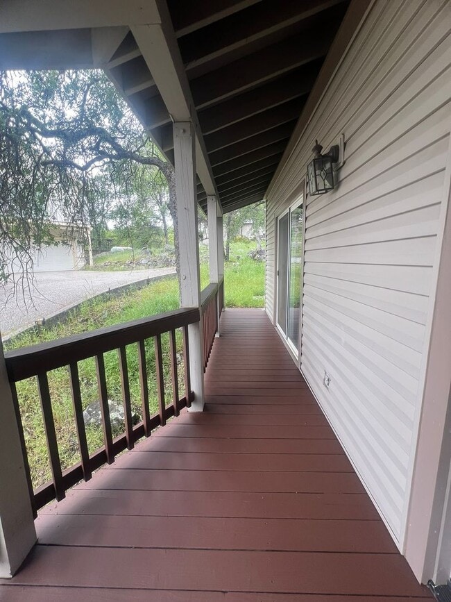 Building Photo - Cozy three bedroom two bath in Lake Wildwood
