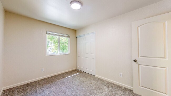 Building Photo - 360 Manka Cir