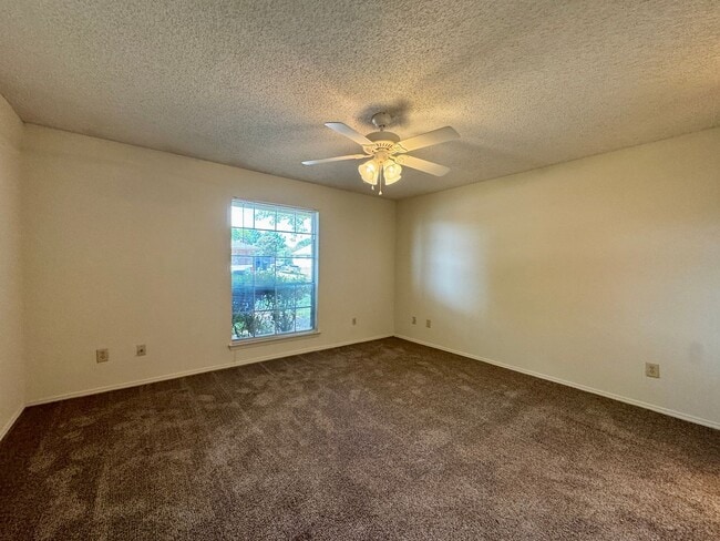 Building Photo - Duplex