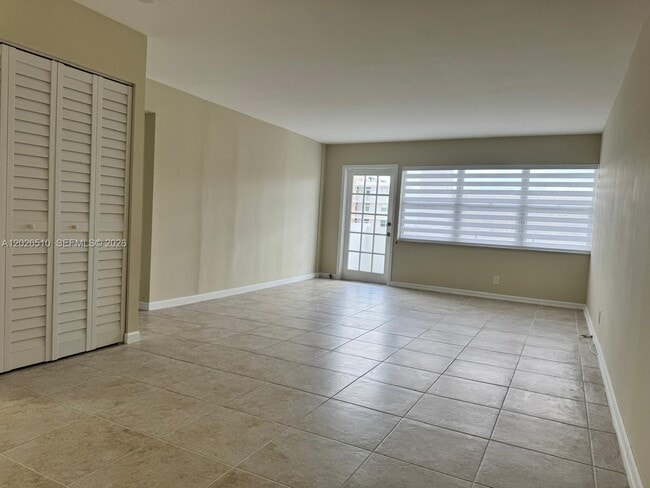 Building Photo - 401 Golden Isles Dr