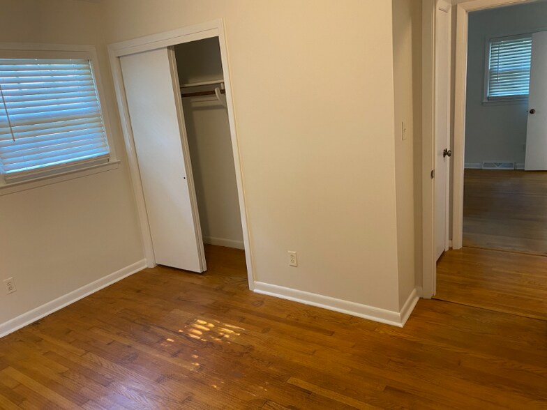 Building Photo - 416 E Rowan St