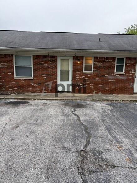 Building Photo - 120 W William Dr