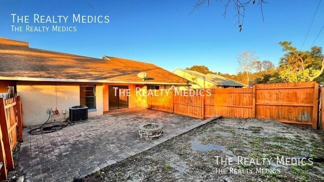 Building Photo - 7628 University Garden Dr