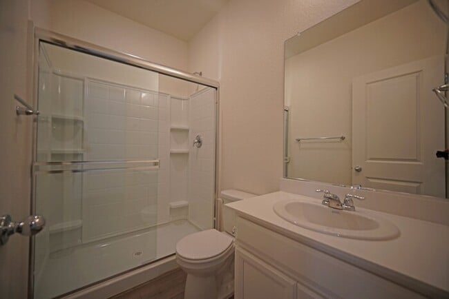 Building Photo - Beautiful 4 Bedroom PLUS office / den in Natomas!