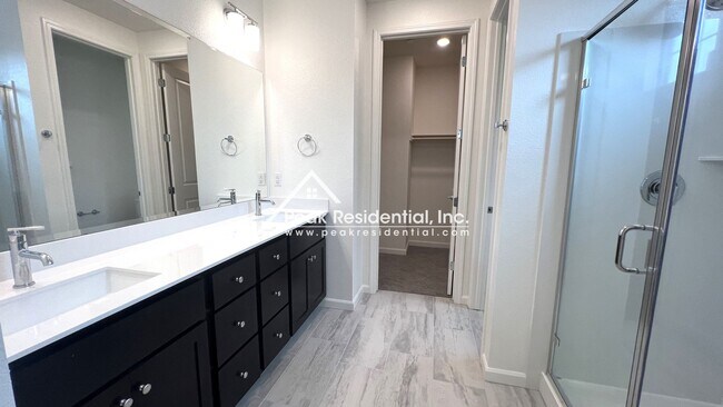 Building Photo - Newer 3bd/2.5ba North Natomas Townhouse with 2 Car Garage!