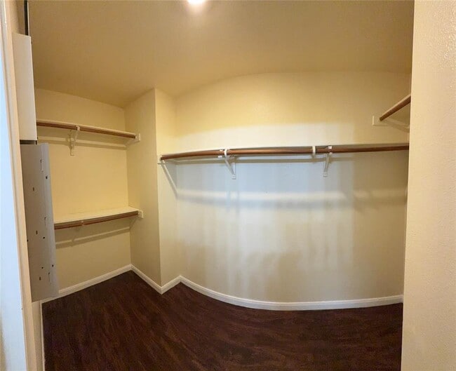 Building Photo - 14517 Oliphant St
