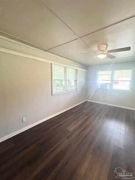 Building Photo - 802 Blue Springs Dr