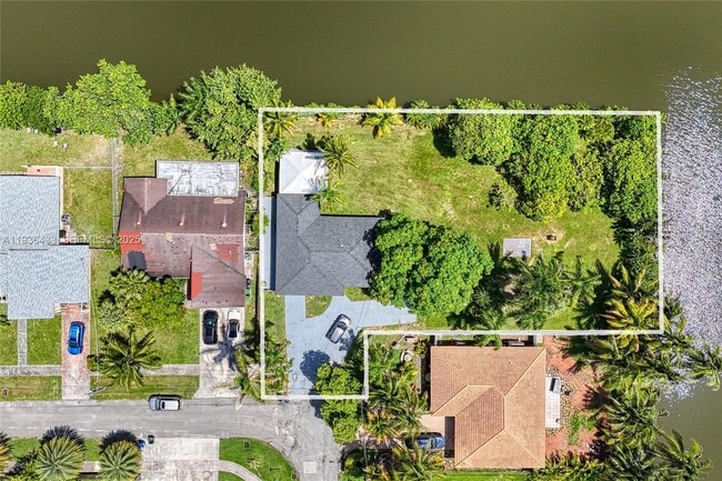 Building Photo - 216 SW 6th St