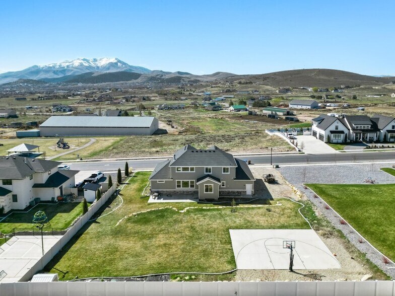 Building Photo - 2795 E Lakeside Dr