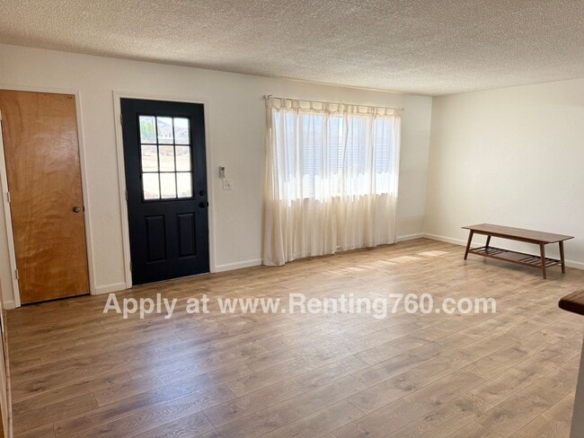 Building Photo - Spacious Home with Solar Panels!!