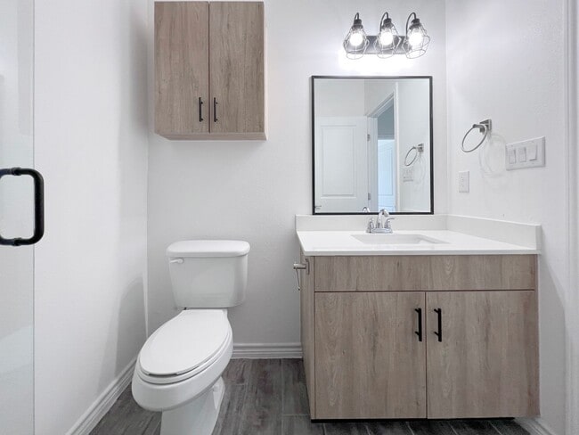 Building Photo - Luxury Townhome In Gated Community (Close to Expressway 281 & Wisconsin)