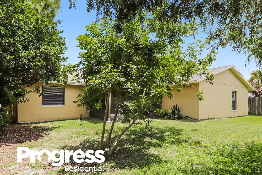 Building Photo - 1401 Glenmere Dr